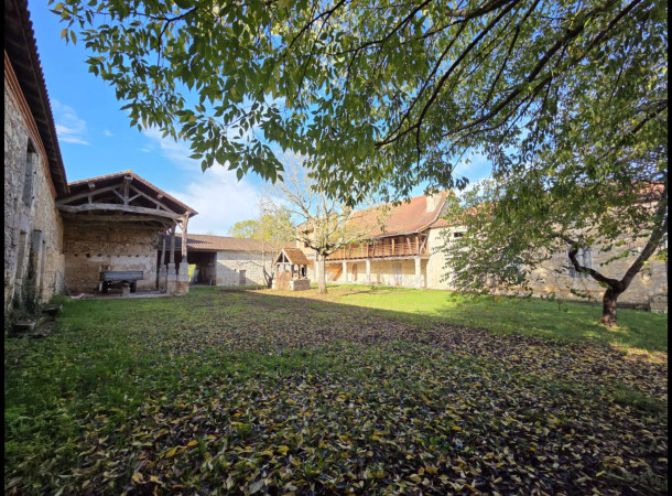 Demeure en pierre a vendre